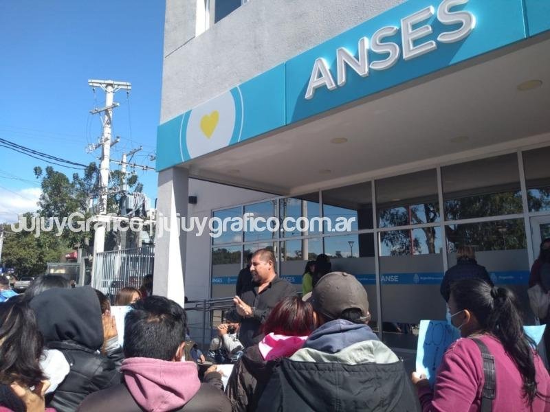 UTEPLIM se manisfestó en ANSES por despidos de la tercerizadora de limpieza 2 UTEPLIM se manisfesto en ANSES por despidos de la tercerizadora de limpieza 1